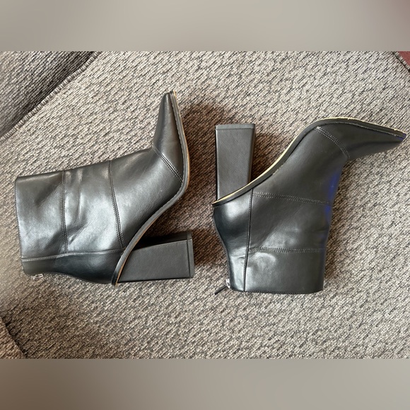 Jessica Simpson Marlea Black Faux Leather Block Heel Booties Women’s Size 9 - Picture 5 of 9